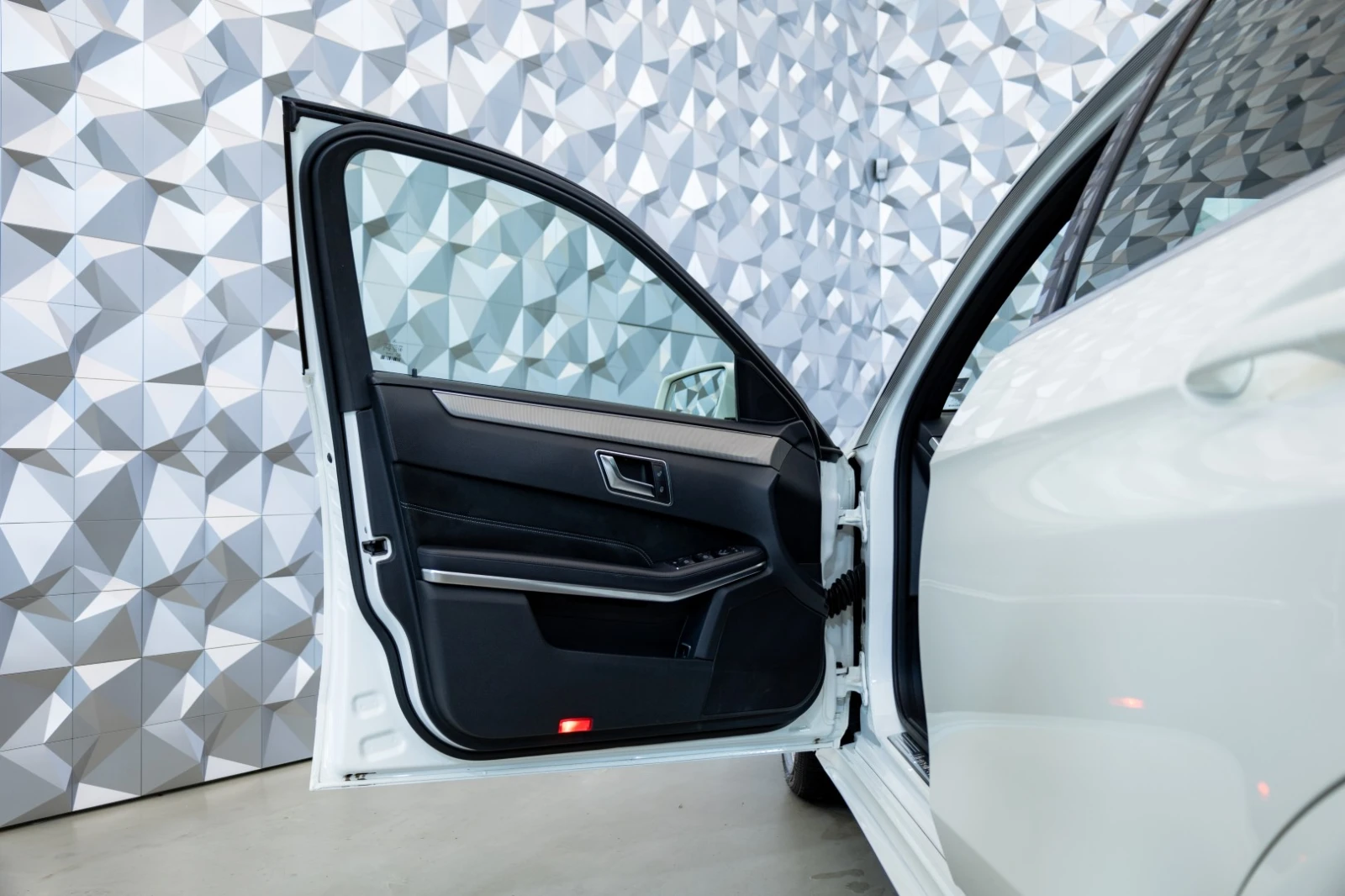 Mercedes-Benz E 350 d BlueTEC 4MATIC* Pano* Led - изображение 7