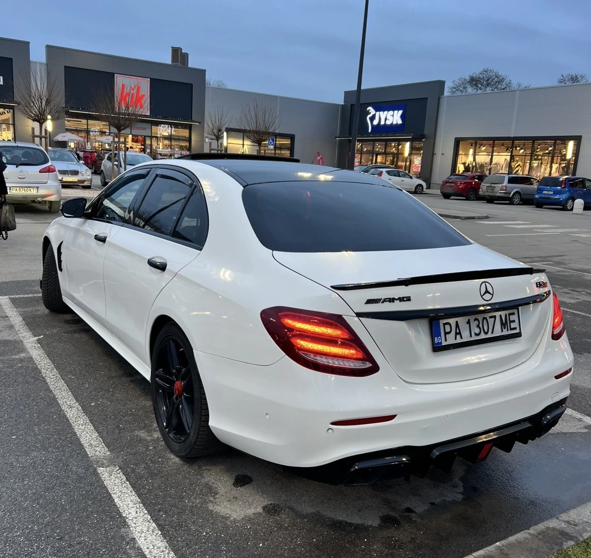 Mercedes-Benz E 220, снимка 4 - Автомобили и джипове - 54356335