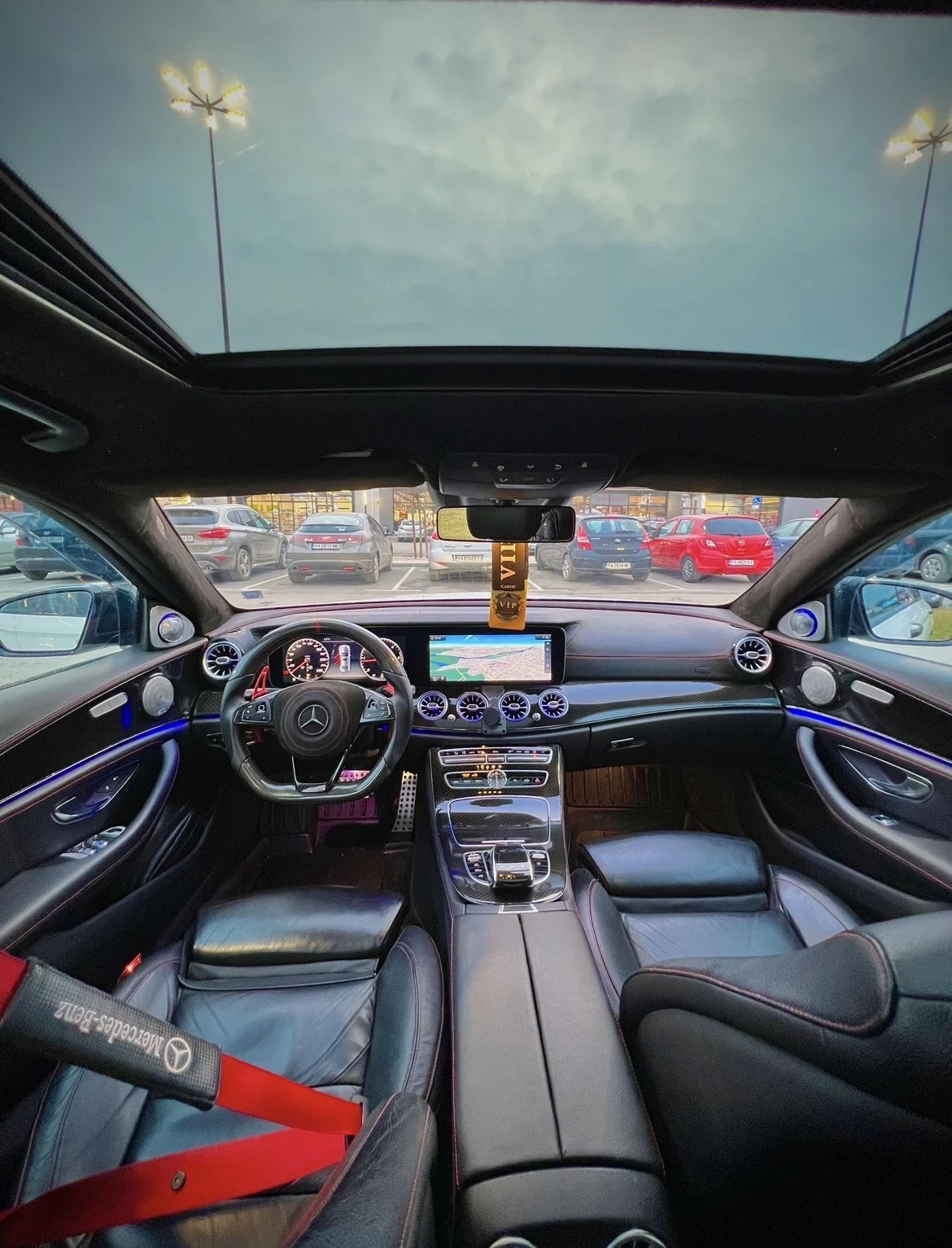 Mercedes-Benz E 220, снимка 5 - Автомобили и джипове - 54356335