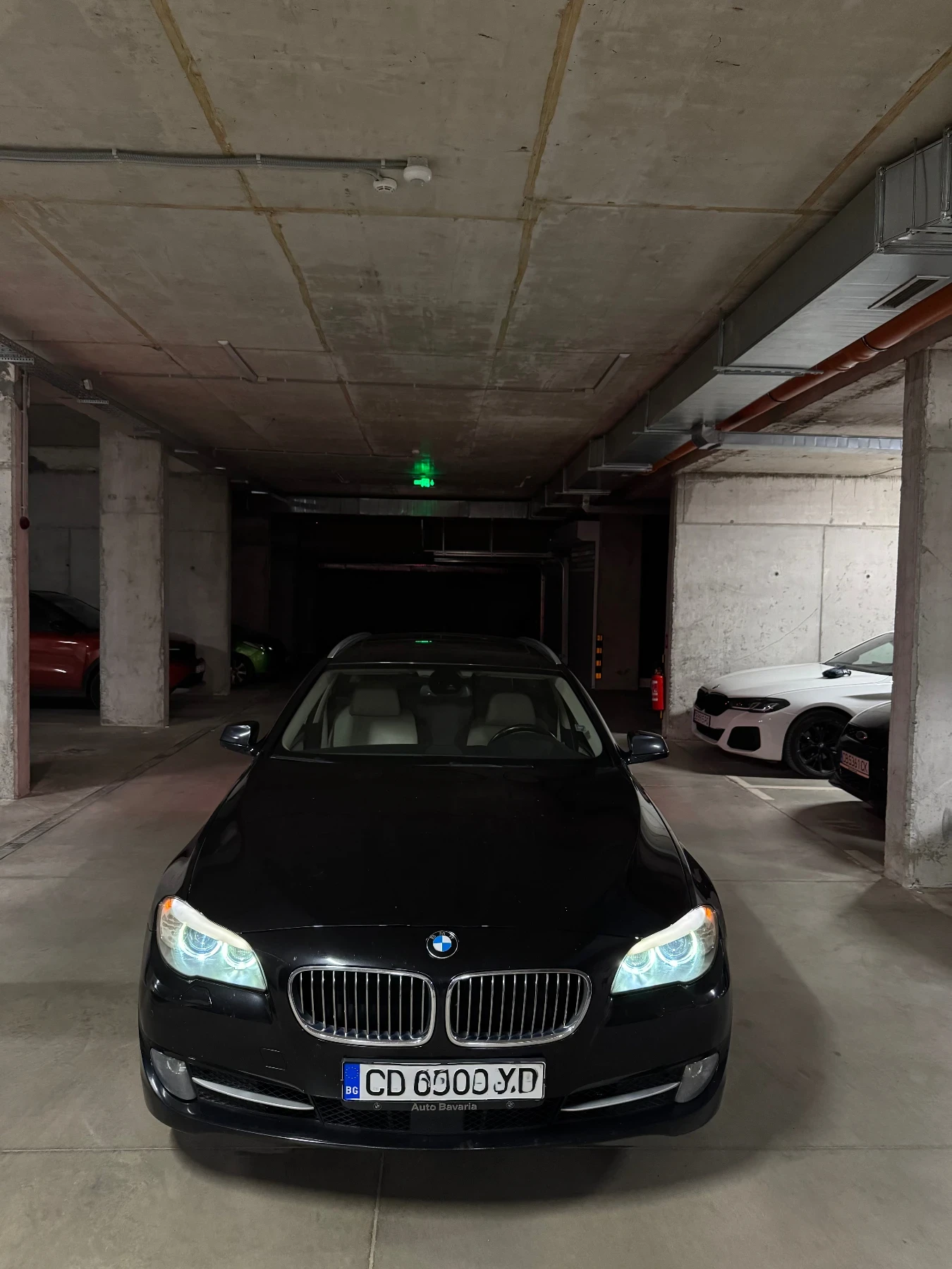 BMW 525 DISTRONIC/PANO/HEAD UP/COMFORT/ИСТОРИЯ В БМВ, снимка 3 - Автомобили и джипове - 54802175