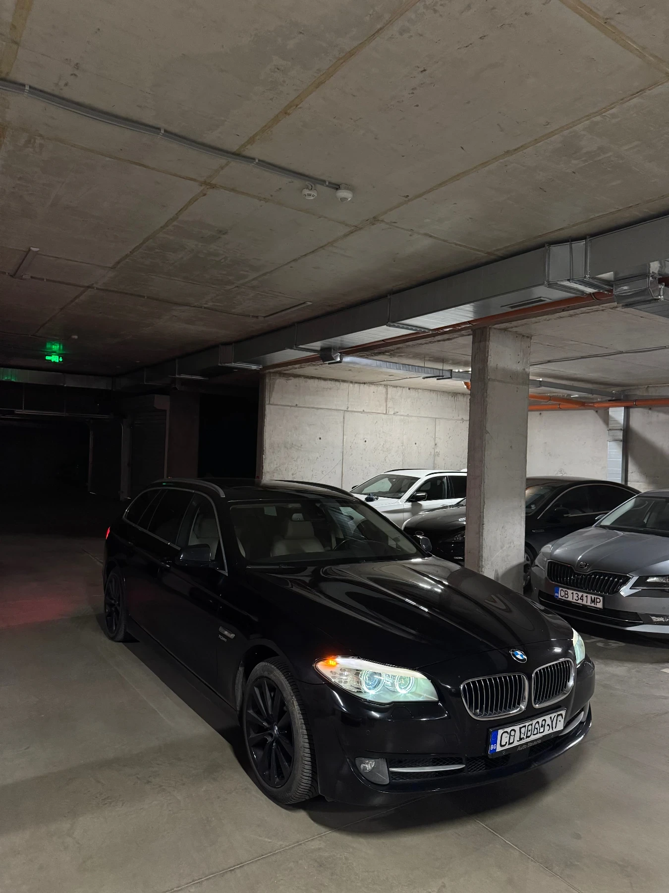BMW 525 DISTRONIC/PANO/HEAD UP/COMFORT/ИСТОРИЯ В БМВ, снимка 2 - Автомобили и джипове - 54802175
