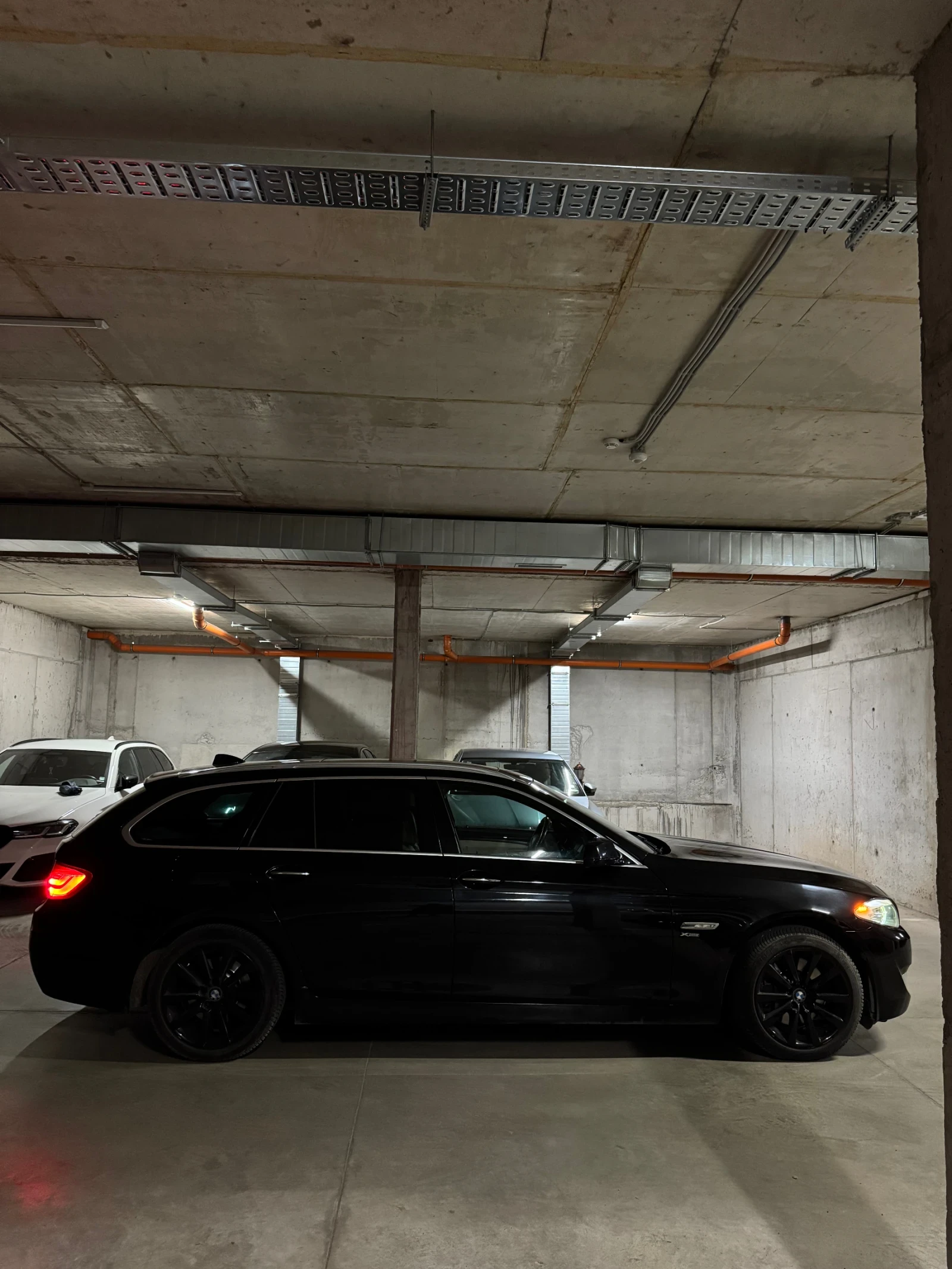 BMW 525 DISTRONIC/PANO/HEAD UP/COMFORT/ИСТОРИЯ В БМВ, снимка 8 - Автомобили и джипове - 54802175