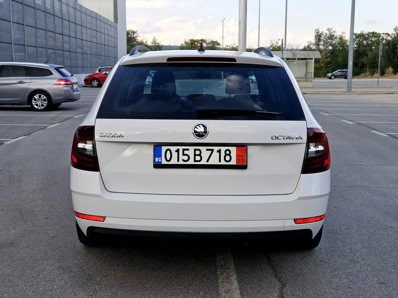 Skoda Octavia 1.5 - 150к.с. Чист бензин! , снимка 5 - Автомобили и джипове - 56060870