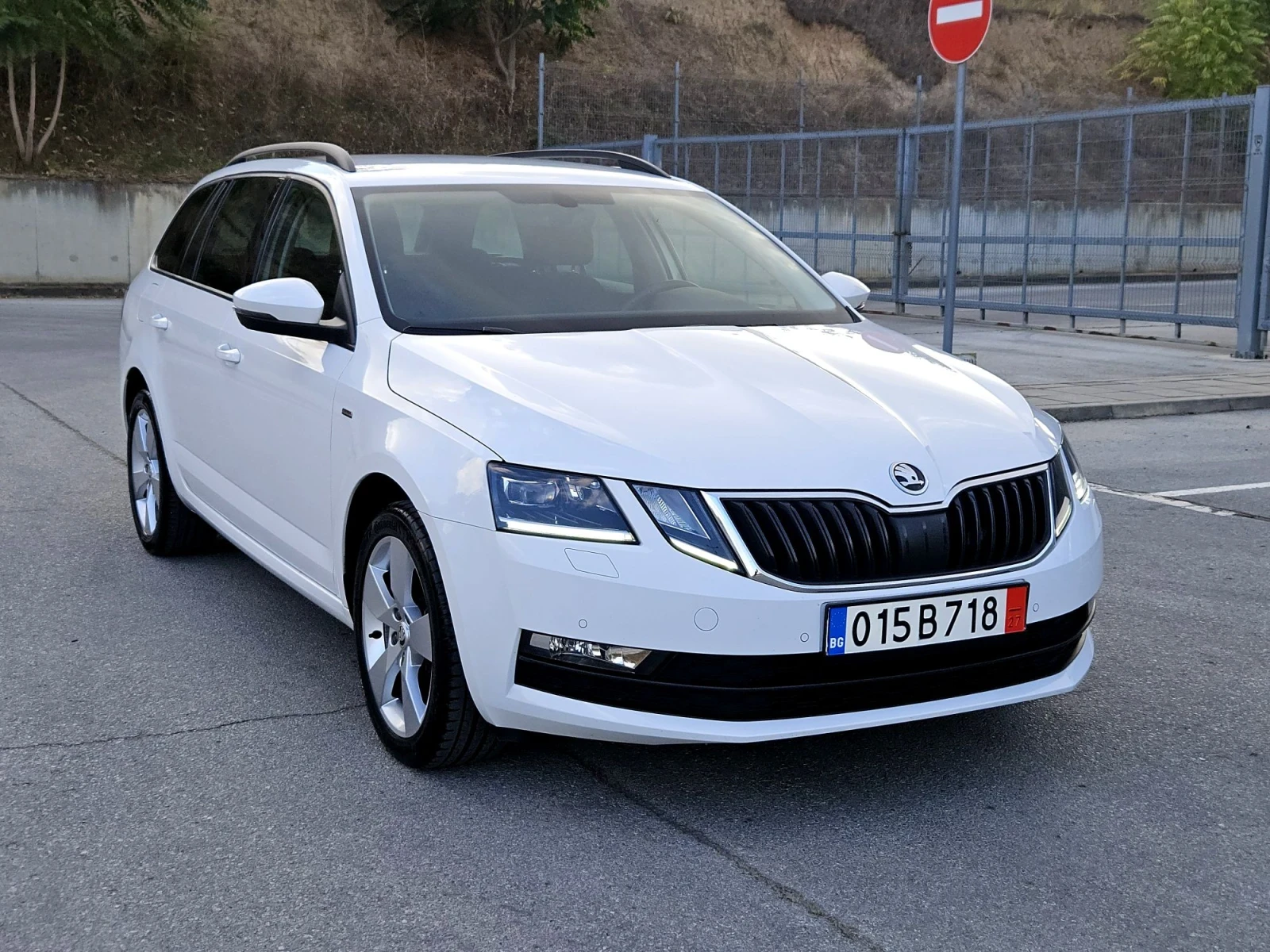 Skoda Octavia 1.5 - 150к.с. Чист бензин! , снимка 3 - Автомобили и джипове - 56060870