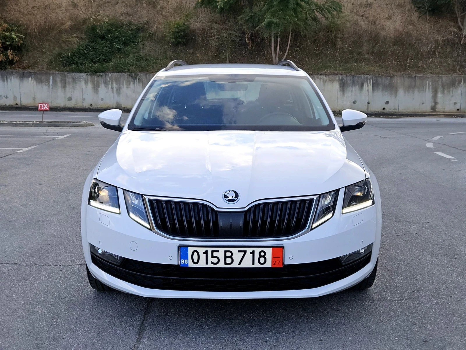 Skoda Octavia 1.5 - 150к.с. Чист бензин! , снимка 2 - Автомобили и джипове - 56060870