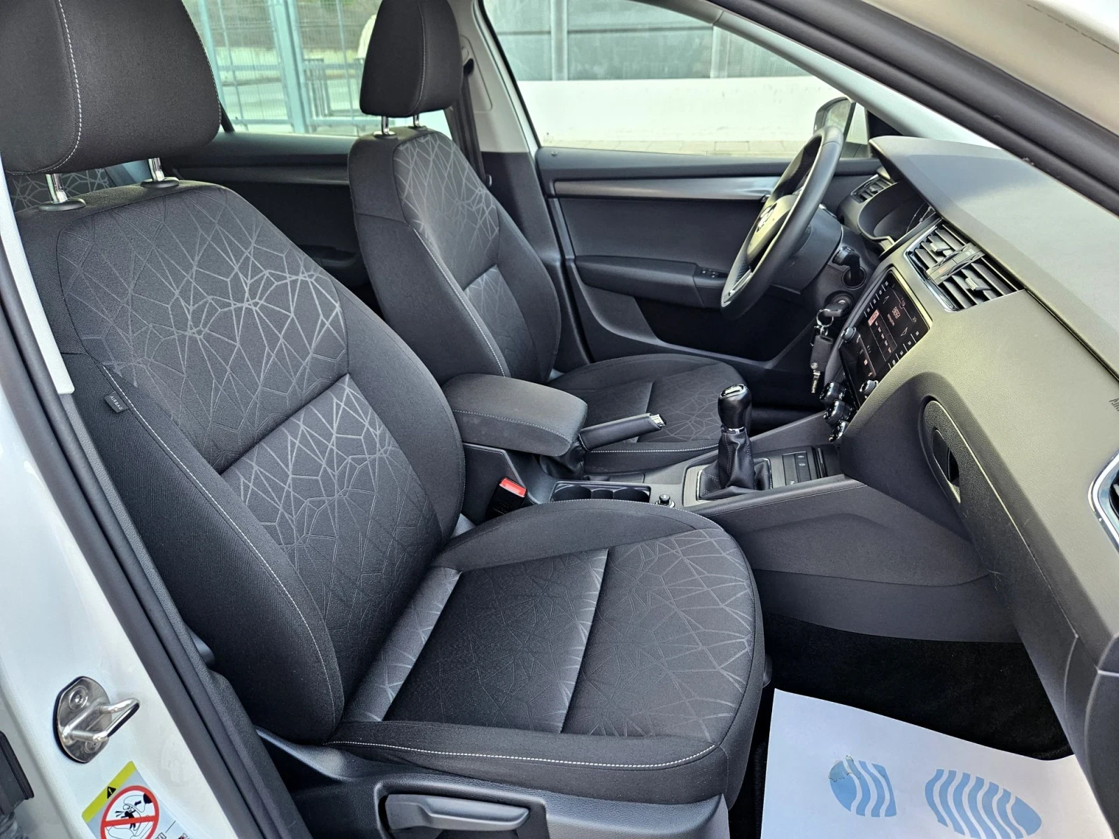 Skoda Octavia 1.5 - 150к.с. Чист бензин! , снимка 13 - Автомобили и джипове - 56060870