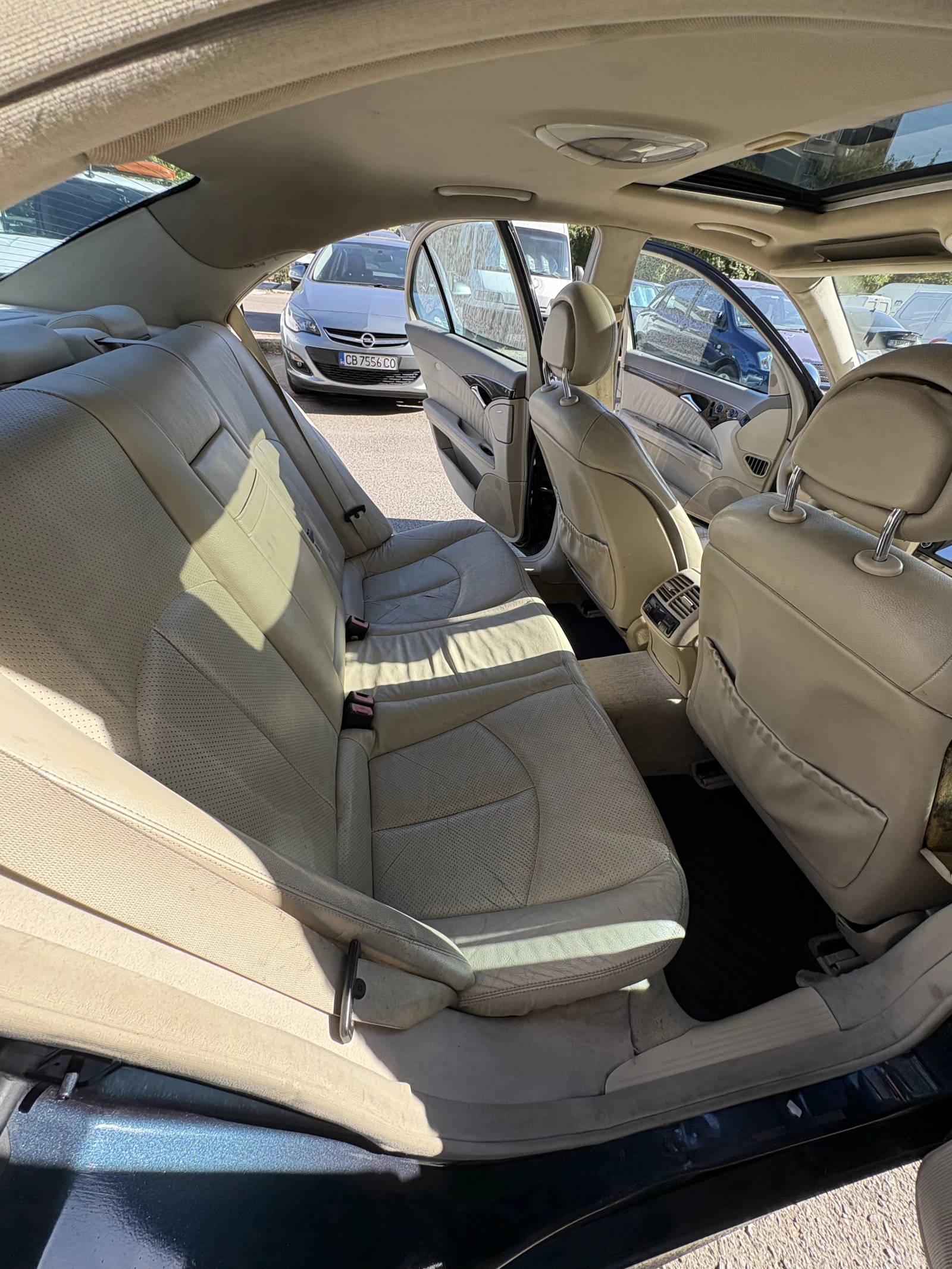 Mercedes-Benz E 320, снимка 12 - Автомобили и джипове - 56466362