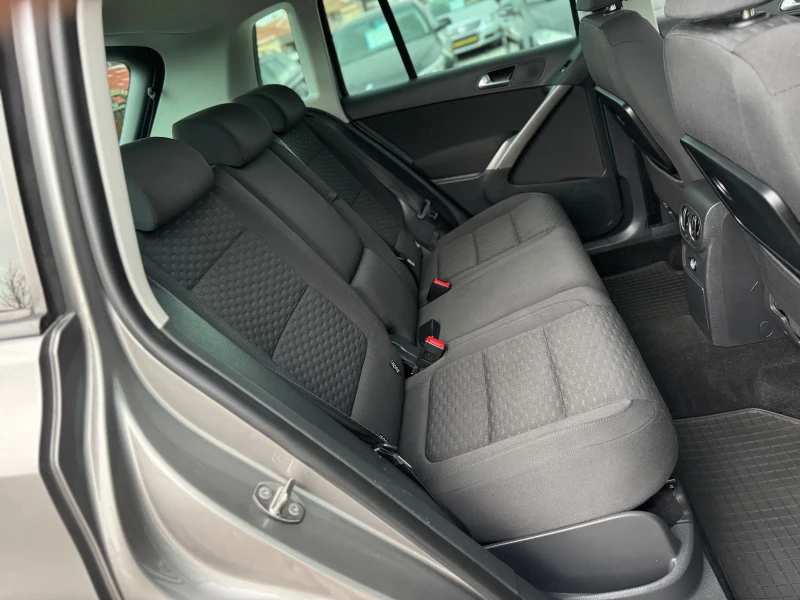 VW Tiguan 2.0TDI 170кс 4х4 АВТОМАТИК ПОДГРЕВ СЕРВ-KЛНИЖКА , снимка 13 - Автомобили и джипове - 49486646