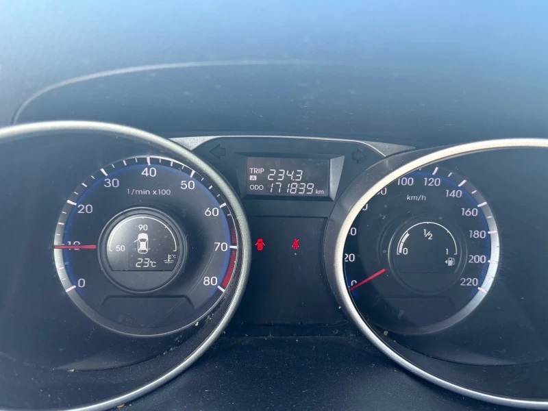 Hyundai IX35, снимка 13 - Автомобили и джипове - 52222733