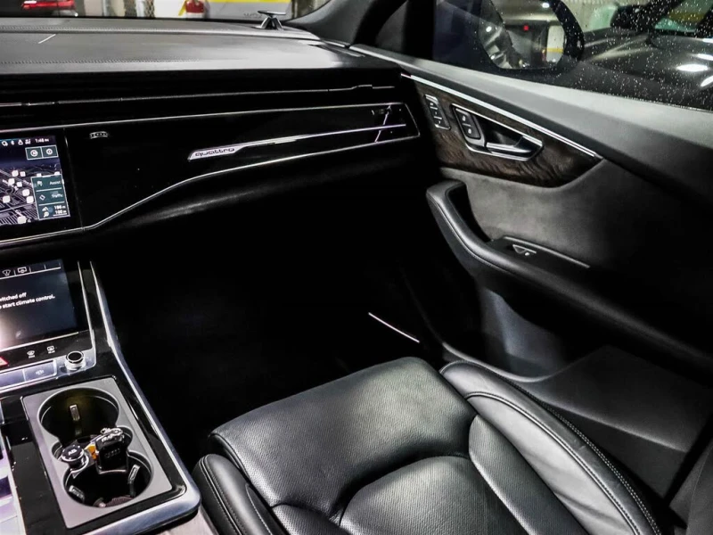 Audi Q8 TECHNIK* MATRIX* DISTRONIC* PANO* B&O* HUD* , снимка 11 - Автомобили и джипове - 52837656