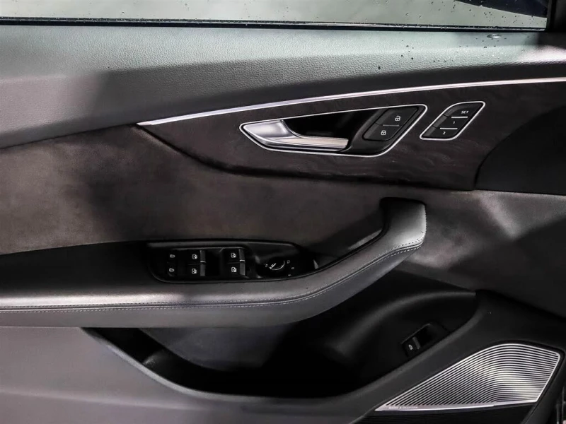 Audi Q8 TECHNIK* MATRIX* DISTRONIC* PANO* B&O* HUD* , снимка 6 - Автомобили и джипове - 52837656