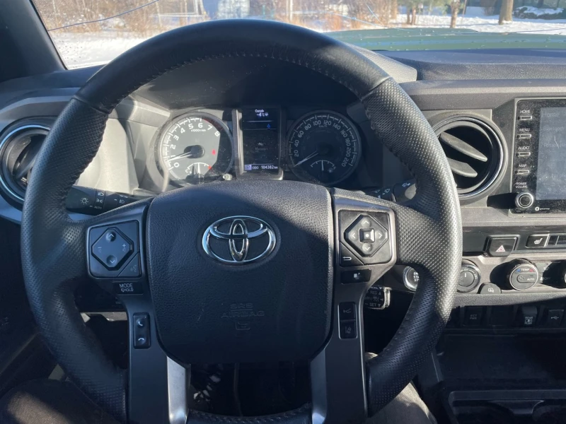 Toyota Tacoma DOUBLE CAB AUTO * * CARFAX * * АВТО КРЕДИТ * * , снимка 8 - Автомобили и джипове - 52861375