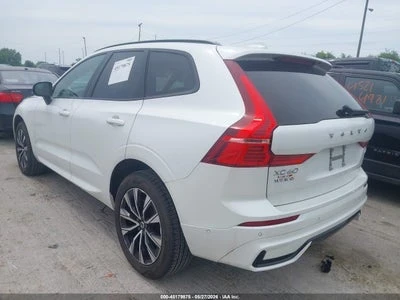 Volvo XC60 B5 PLUS, снимка 3 - Автомобили и джипове - 55128003