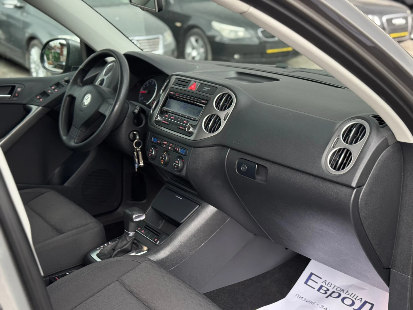 VW Tiguan 2.0TDI 170кс 4х4 АВТОМАТИК ПОДГРЕВ СЕРВ-KЛНИЖКА  | Mobile.bg — изображение 15