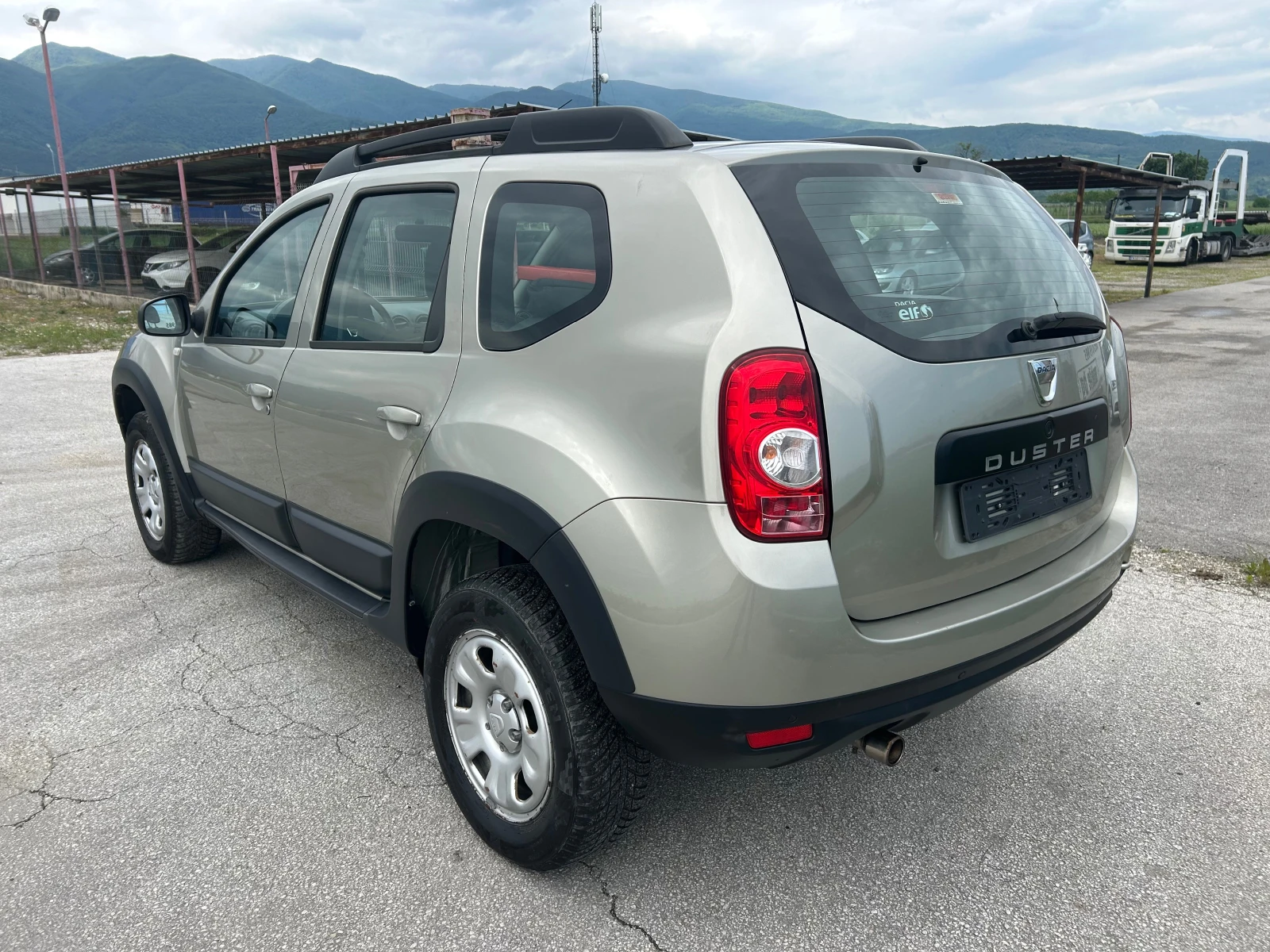 Dacia Duster 1.6i ГАЗ - изображение 7