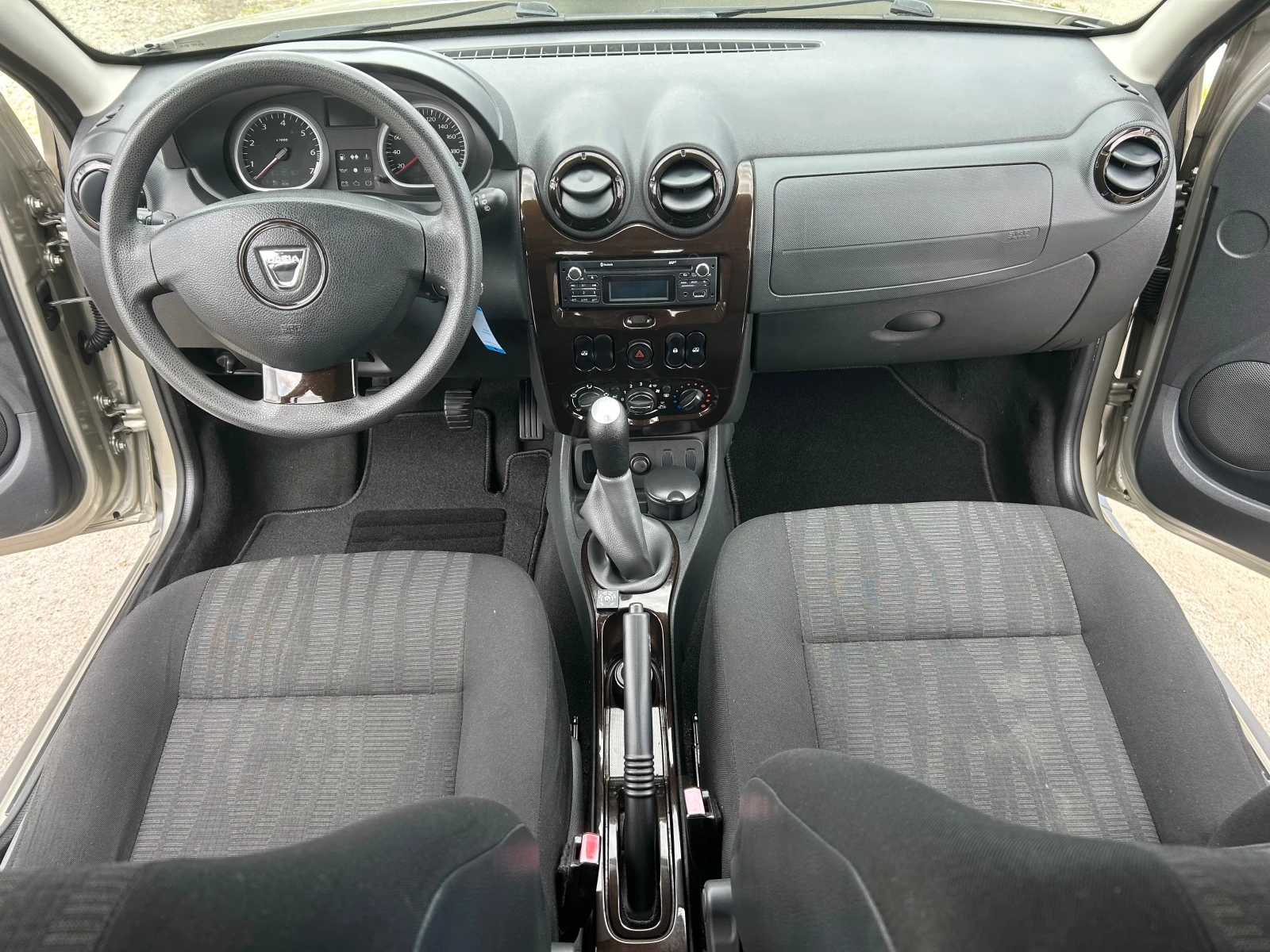 Dacia Duster 1.6i ГАЗ - изображение 9