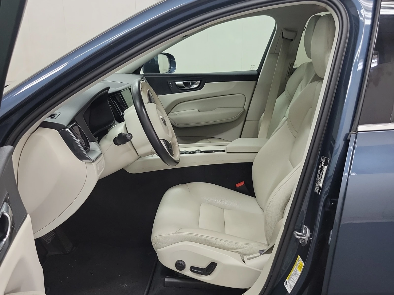Volvo XC60 * MOMENTUM * CARFAX * БЕЗ ПЪРВОНАЧАЛНА ВНОСКА - изображение 7