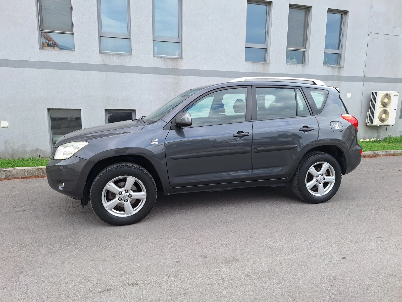 Toyota Rav4 2.2d4d 136kc - изображение 3