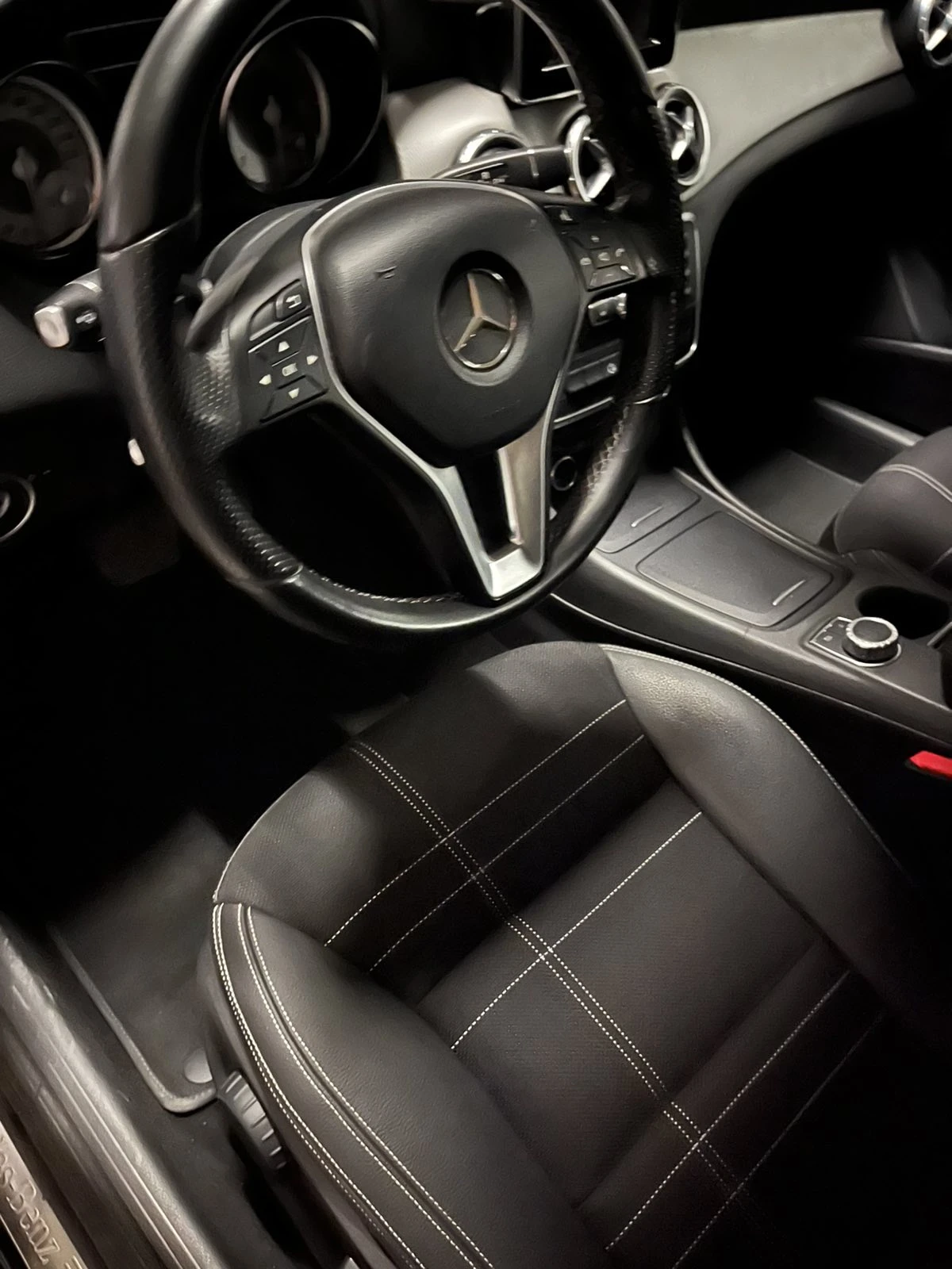 Mercedes-Benz GLA 200 AMG style Germany, снимка 13 - Автомобили и джипове - 54222325