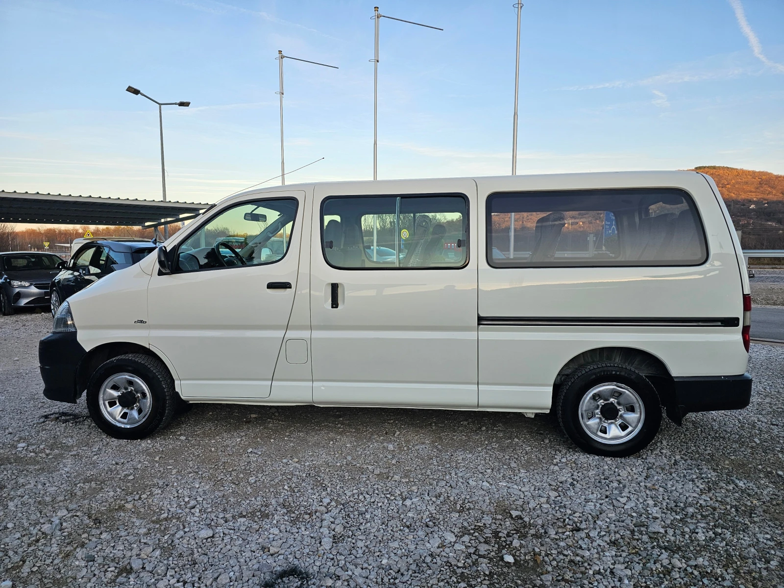 Toyota Hiace 2.5D4D 4X4 - изображение 2