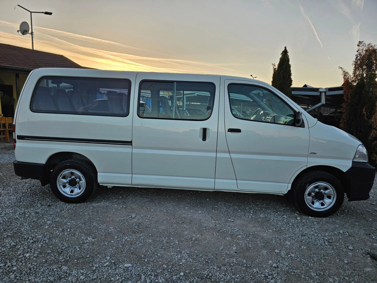 Toyota Hiace 2.5D4D 4X4 - изображение 6