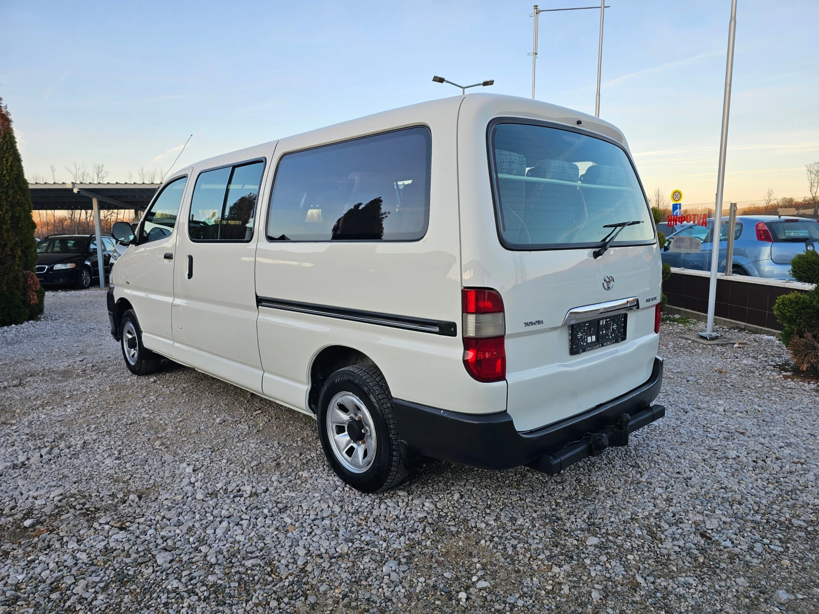 Toyota Hiace 2.5D4D 4X4 - изображение 3