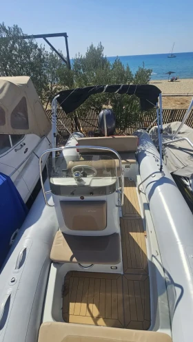 Надуваема лодка Zodiac Medeline 580, снимка 3