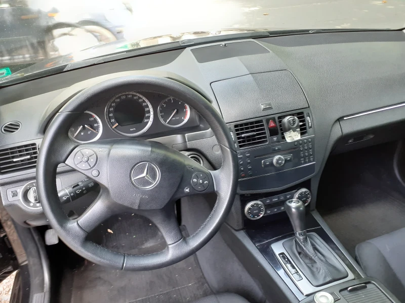 Mercedes-Benz C 220, снимка 8 - Автомобили и джипове - 48699063