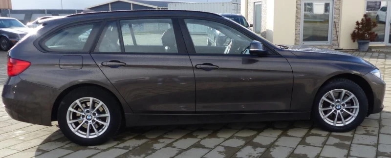 BMW 320 xDrive / Panorama , снимка 3 - Автомобили и джипове - 48816465