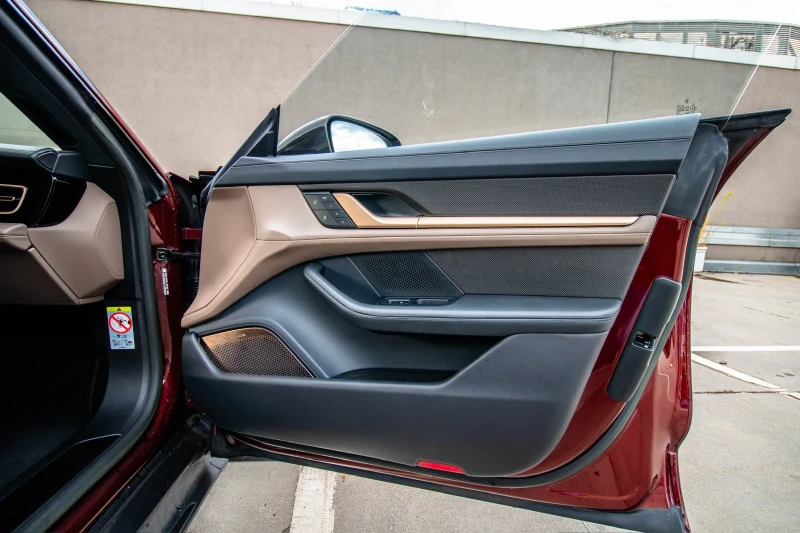 Porsche Taycan GTS Sport Turismo, снимка 12 - Автомобили и джипове - 52599720