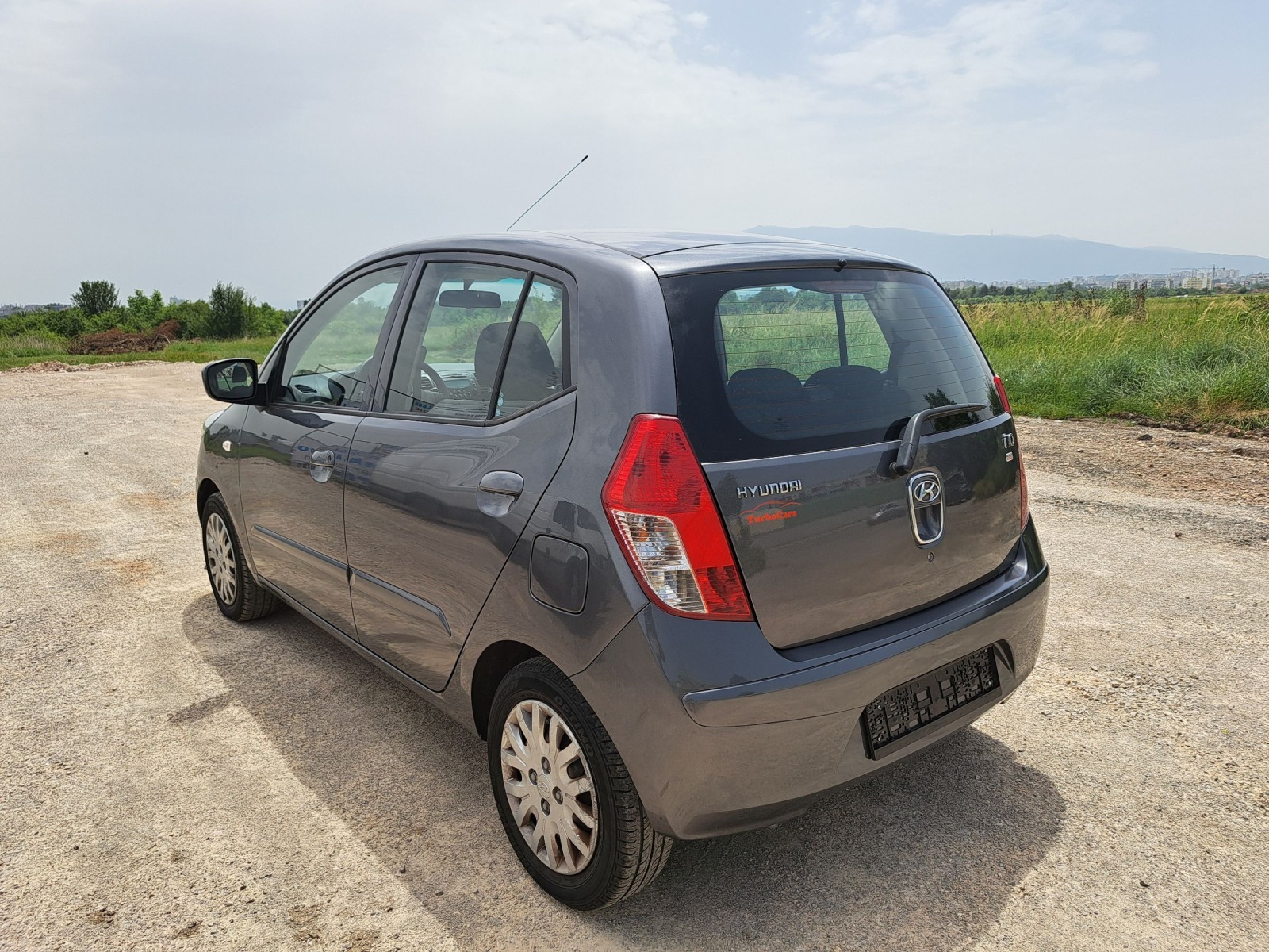 Hyundai I10 Автоматик * 60 000 км * Като нов * Обслужен - изображение 2