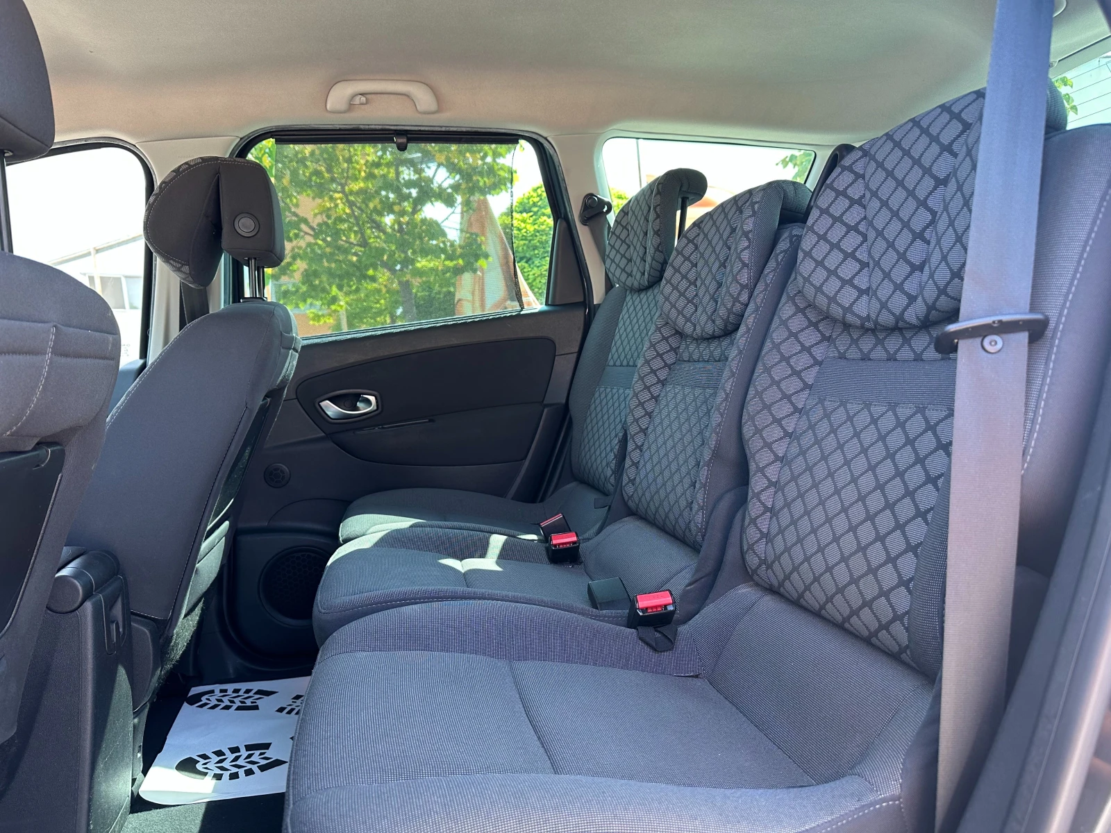 Renault Megane Scenic 1.5d 110 к.с. - изображение 9