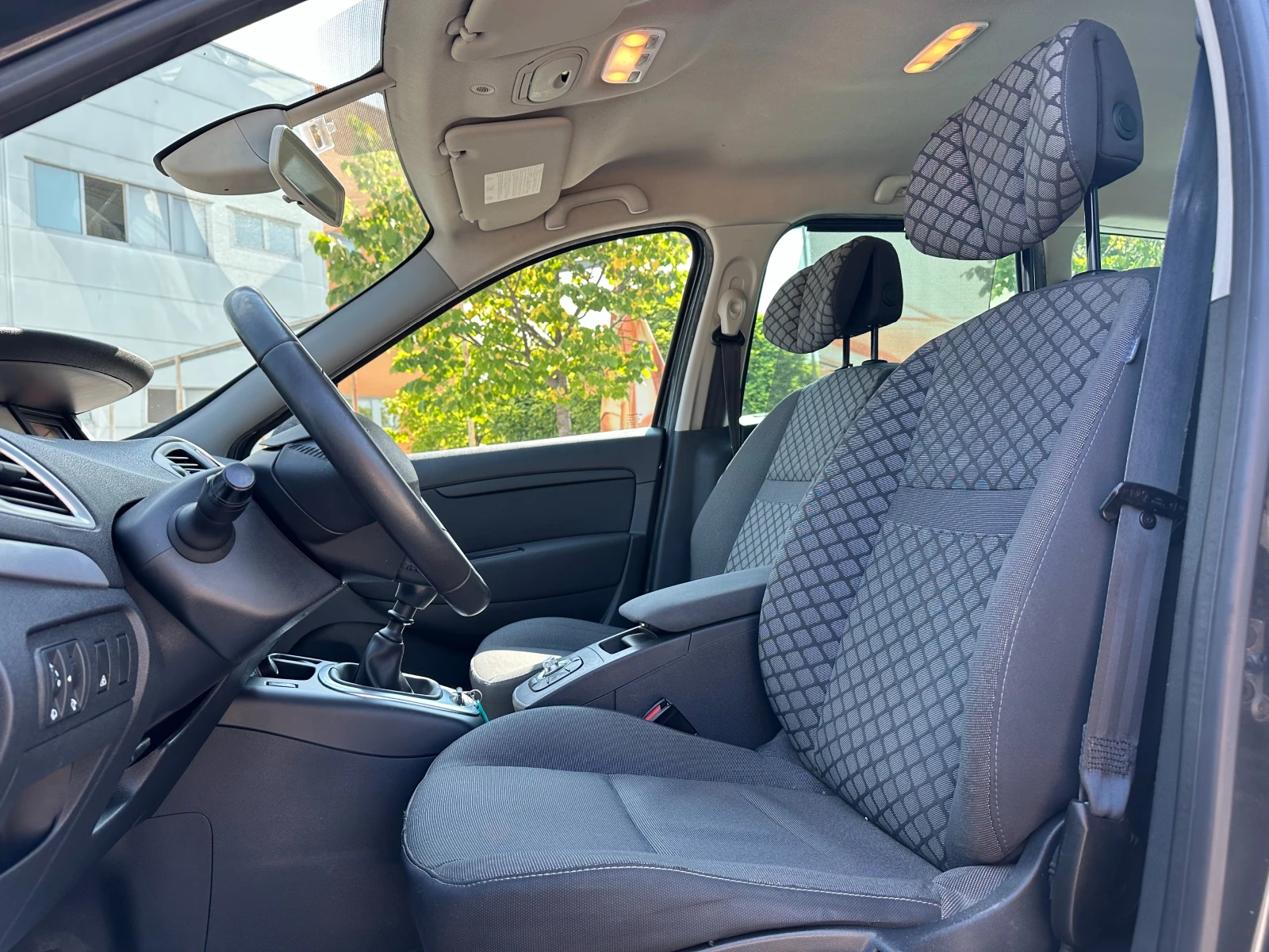 Renault Megane Scenic 1.5d 110 к.с. - изображение 8