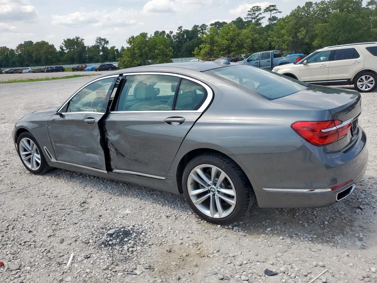 BMW 750  - изображение 4