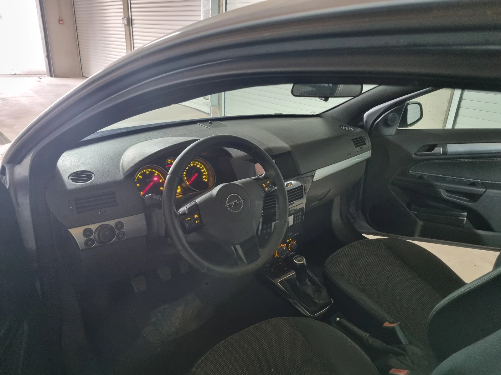 Opel Astra GTC - изображение 10