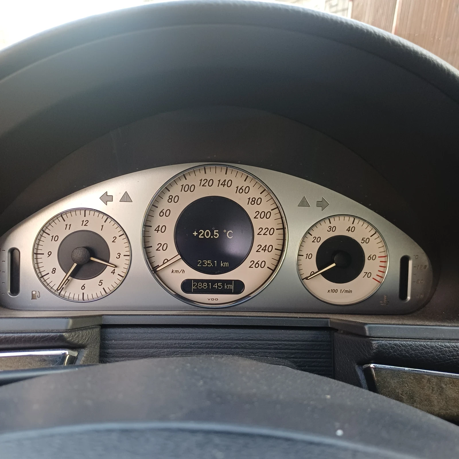 Mercedes-Benz E 500  - изображение 9