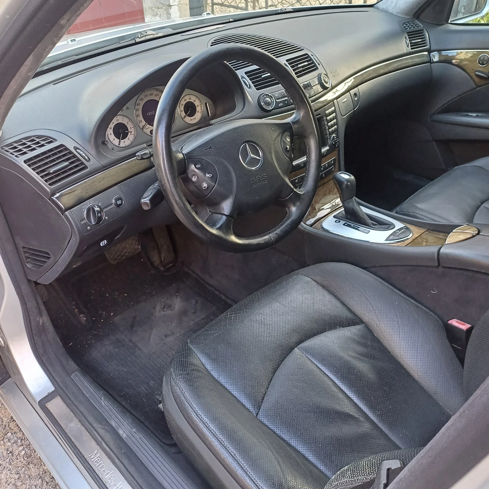 Mercedes-Benz E 500  - изображение 8