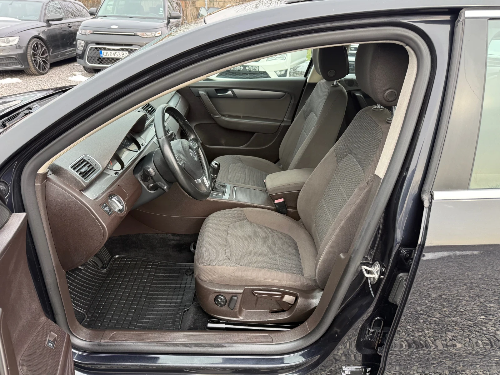 VW Passat (B7) 1.6 TDI (105��) Navi/Bluetooth/USB/Camera/Eu5 | Mobile.bg � ����������� 11