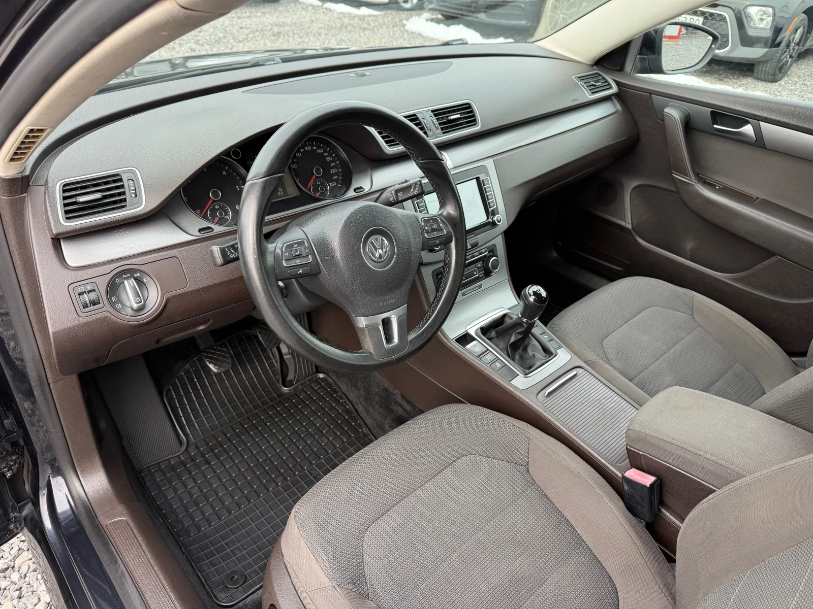 VW Passat (B7) 1.6 TDI (105��) Navi/Bluetooth/USB/Camera/Eu5 | Mobile.bg � ����������� 9