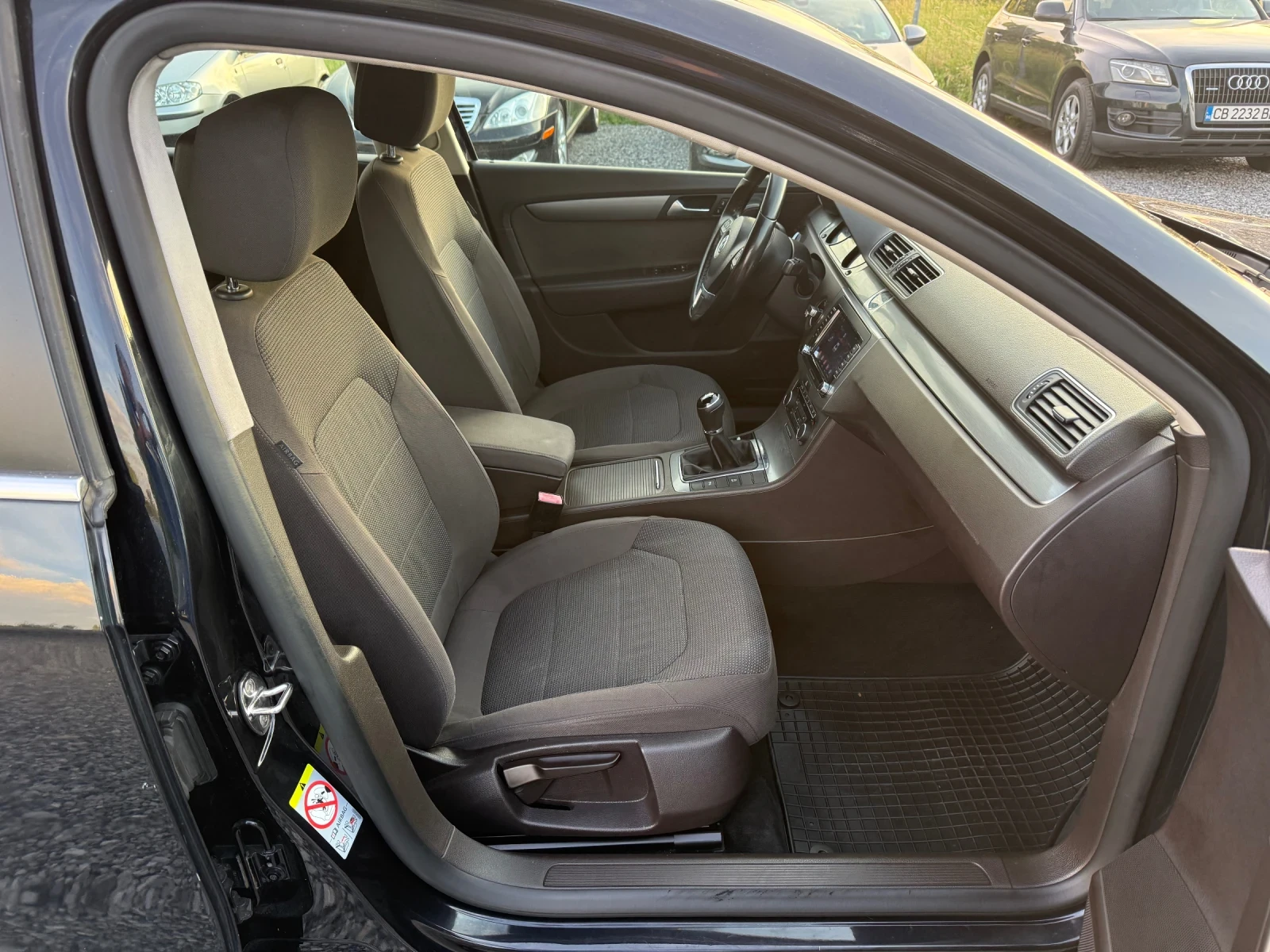 VW Passat (B7) 1.6 TDI (105кс) Navi/Bluetooth/USB/Camera/Eu5, снимка 12 - Автомобили и джипове - 53610018