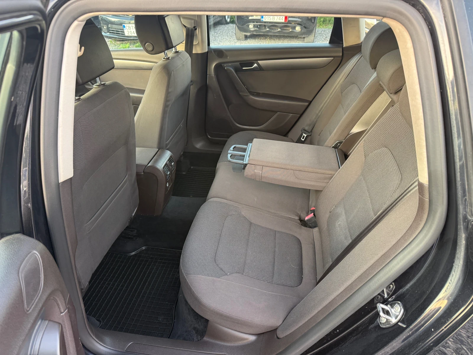 VW Passat (B7) 1.6 TDI (105кс) Navi/Bluetooth/USB/Camera/Eu5, снимка 13 - Автомобили и джипове - 53610018