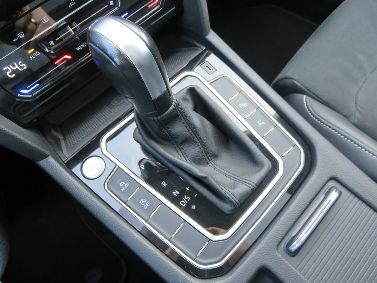 VW Passat VW Passat Var. Elegance 2.0TDI SCR 4MOT DSG | Mobile.bg � ����������� 11