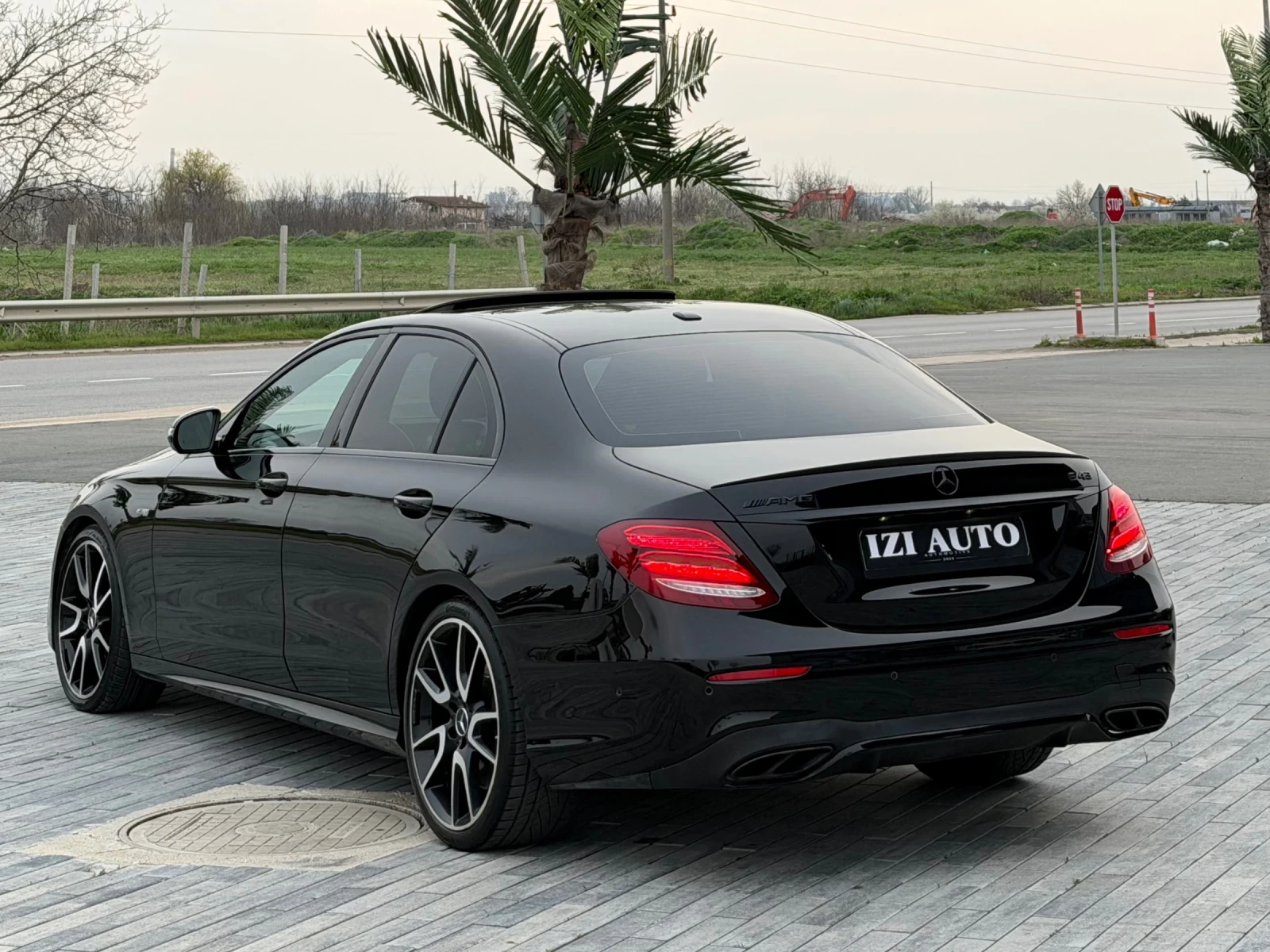 Mercedes-Benz E 43 AMG 4MATIC/BURMESTER/CARBON/LIZING, снимка 4 - Автомобили и джипове - 54097455