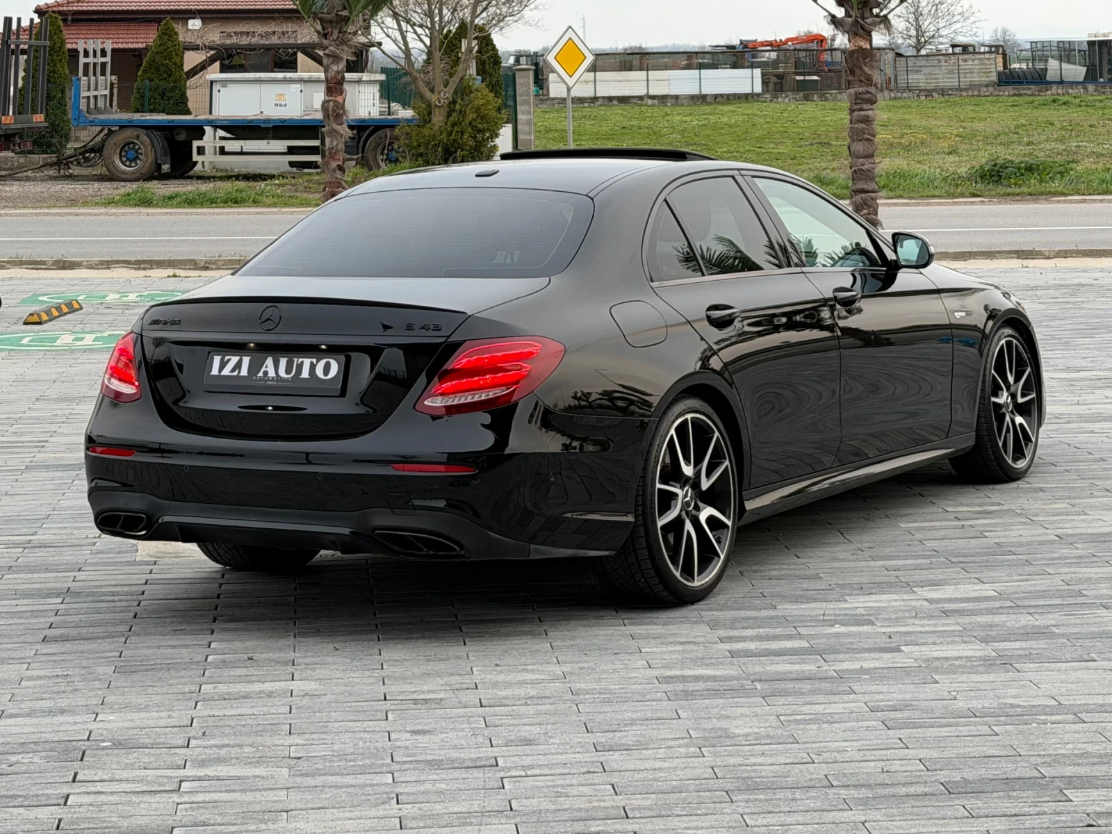 Mercedes-Benz E 43 AMG 4MATIC/BURMESTER/CARBON/LIZING, снимка 6 - Автомобили и джипове - 54097455