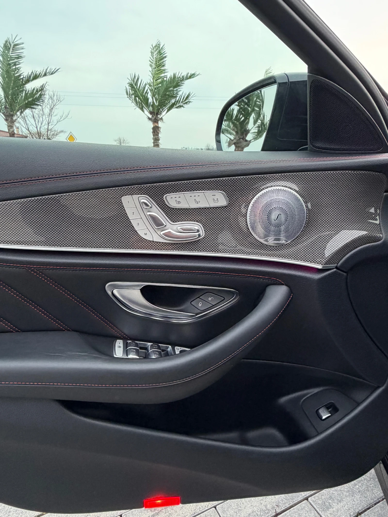 Mercedes-Benz E 43 AMG 4MATIC/BURMESTER/CARBON/LIZING, снимка 15 - Автомобили и джипове - 54097455