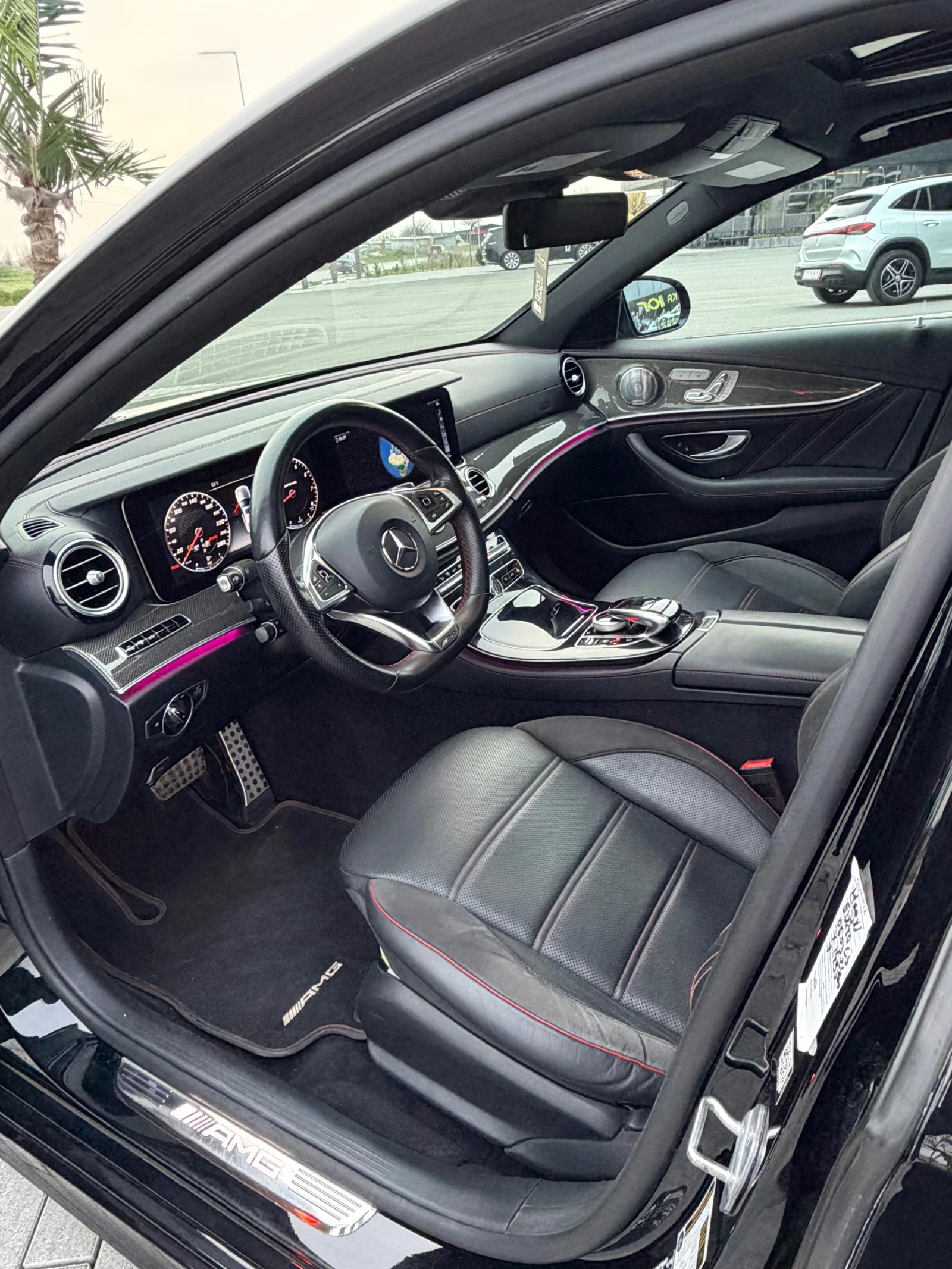 Mercedes-Benz E 43 AMG 4MATIC/BURMESTER/CARBON/LIZING, снимка 14 - Автомобили и джипове - 54097455