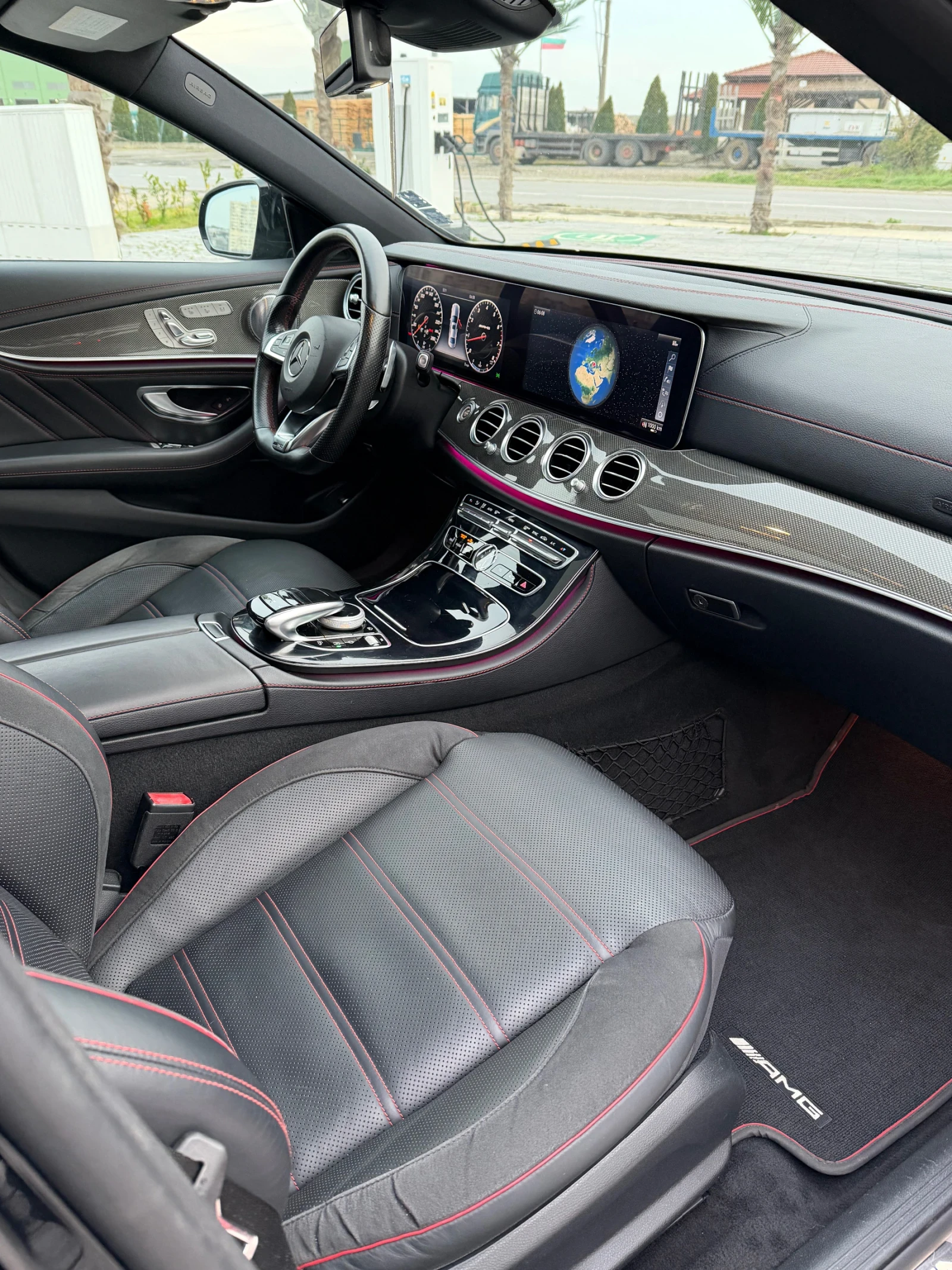 Mercedes-Benz E 43 AMG 4MATIC/BURMESTER/CARBON/LIZING, снимка 10 - Автомобили и джипове - 54097455