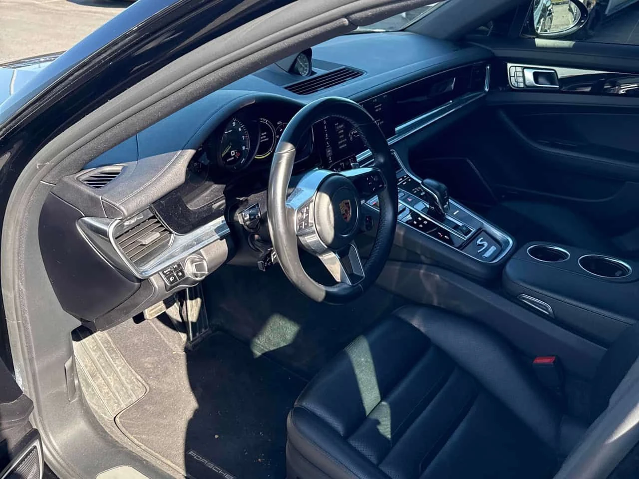Porsche Panamera 4  CARFAX, снимка 10 - Автомобили и джипове - 54711592