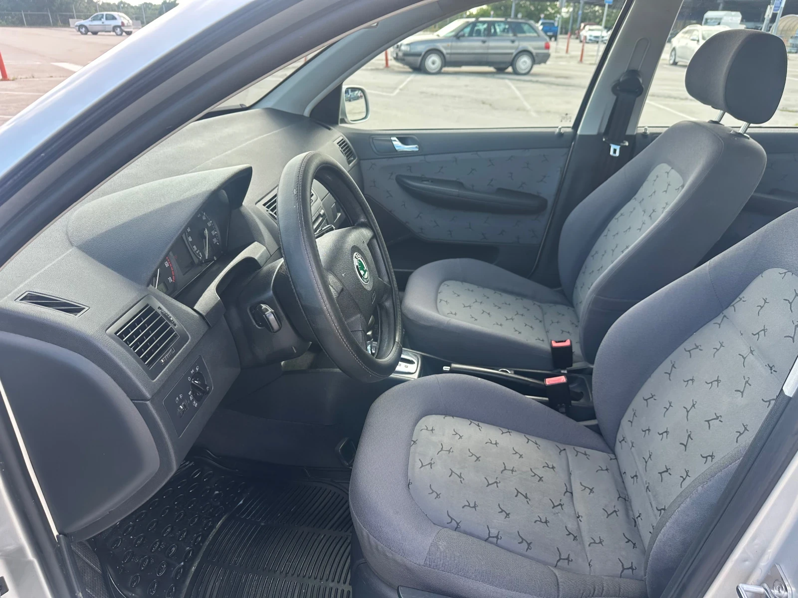 Skoda Fabia 1.4 MPI, снимка 8 - Автомобили и джипове - 54915438