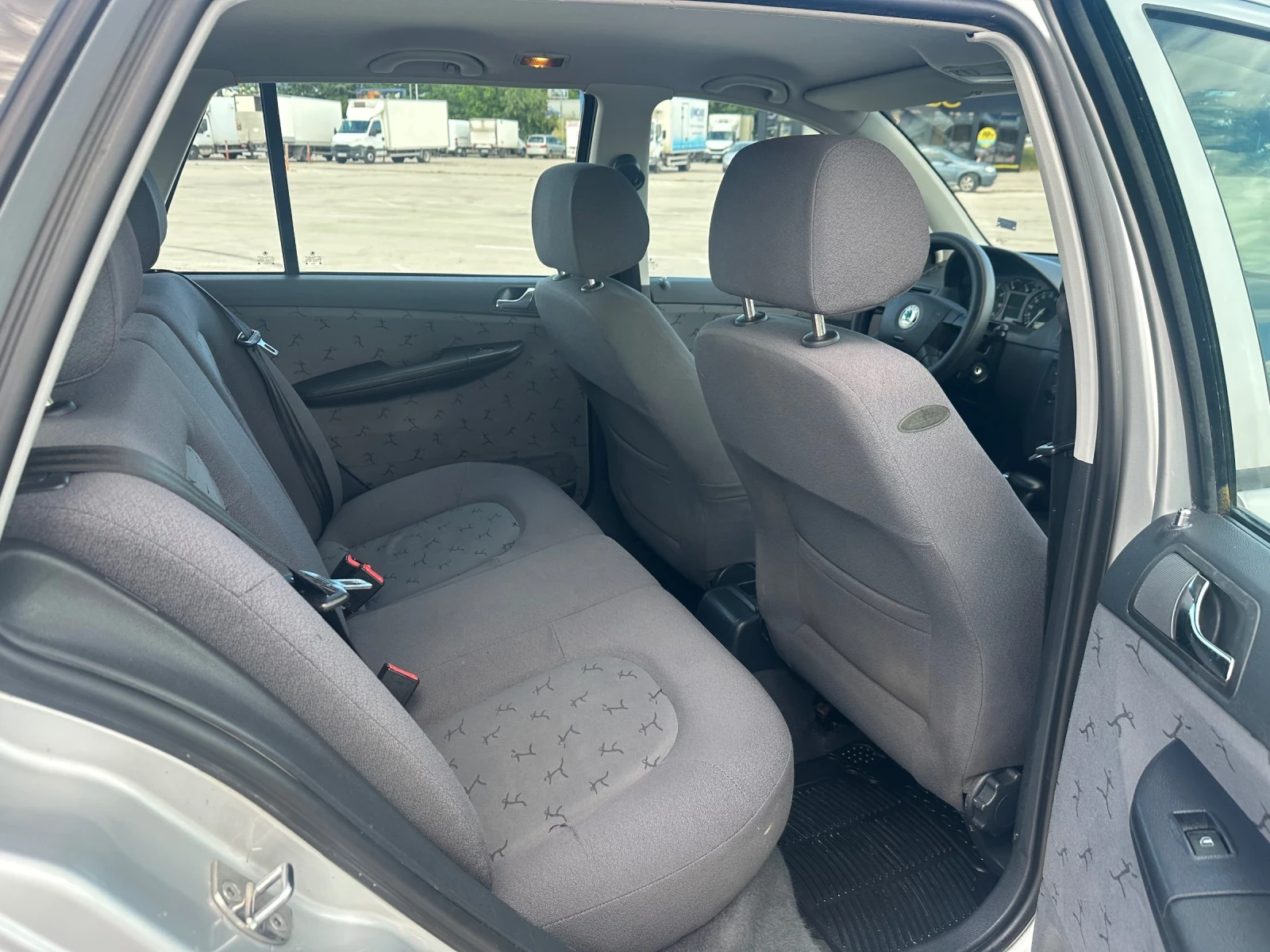Skoda Fabia 1.4 MPI, снимка 10 - Автомобили и джипове - 54915438